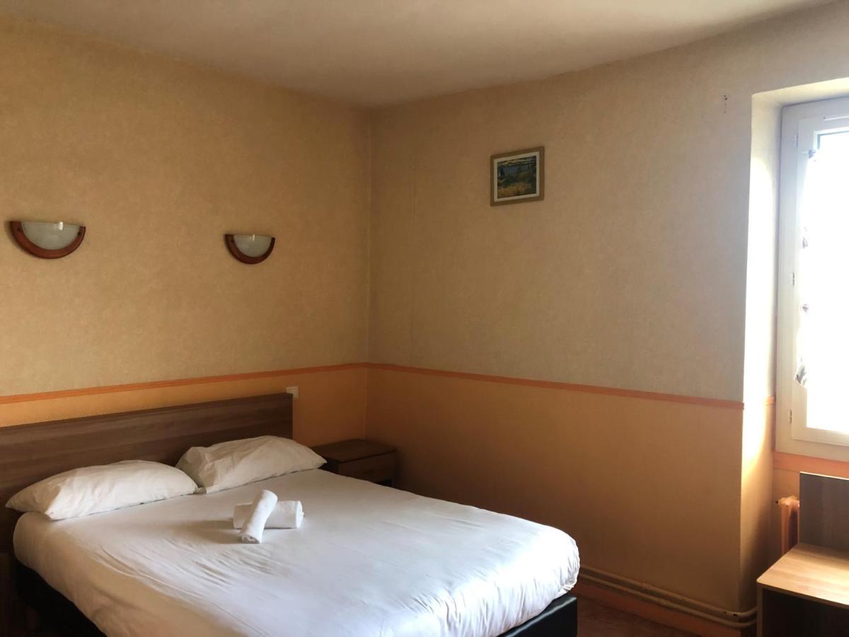 Logis Hostellerie Du Cheval Blanc Sainte Maure de Touraine Bagian luar foto
