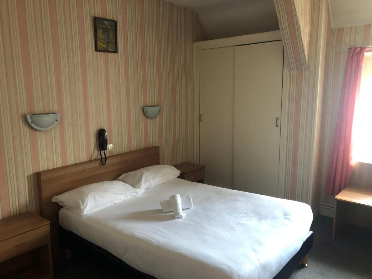 Logis Hostellerie Du Cheval Blanc Sainte Maure de Touraine Bagian luar foto