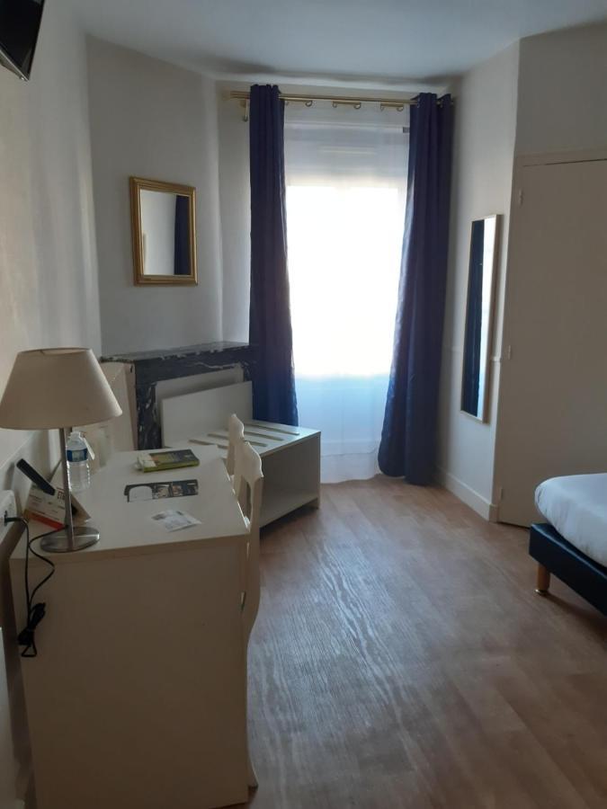 Logis Hostellerie Du Cheval Blanc Sainte Maure de Touraine Bagian luar foto