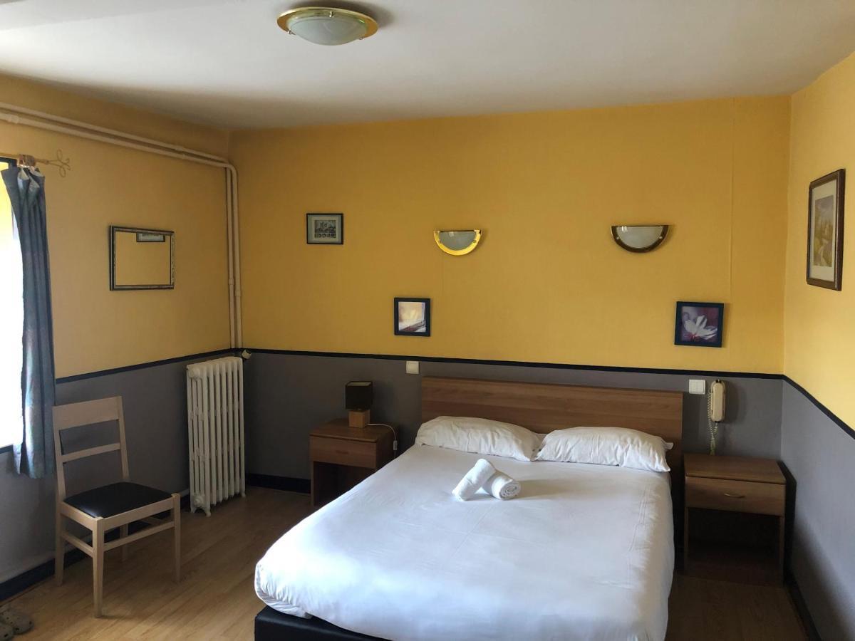 Logis Hostellerie Du Cheval Blanc Sainte Maure de Touraine Bagian luar foto
