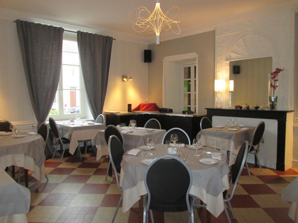 Logis Hostellerie Du Cheval Blanc Sainte Maure de Touraine Bagian luar foto
