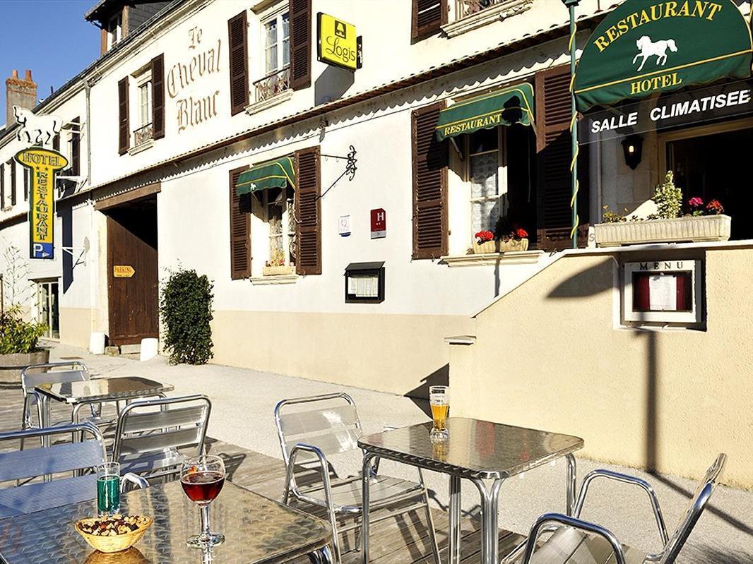 Logis Hostellerie Du Cheval Blanc Sainte Maure de Touraine Bagian luar foto