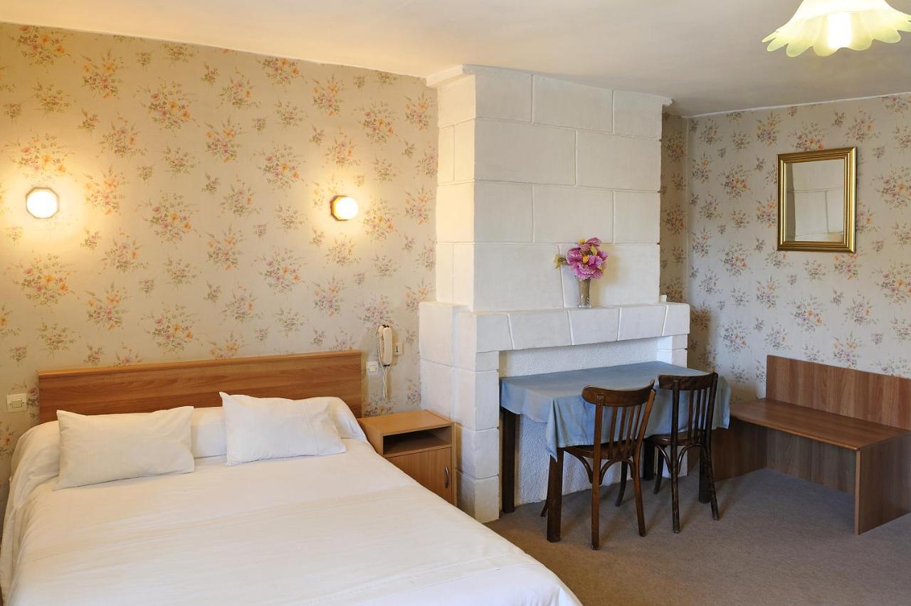 Logis Hostellerie Du Cheval Blanc Sainte Maure de Touraine Bagian luar foto