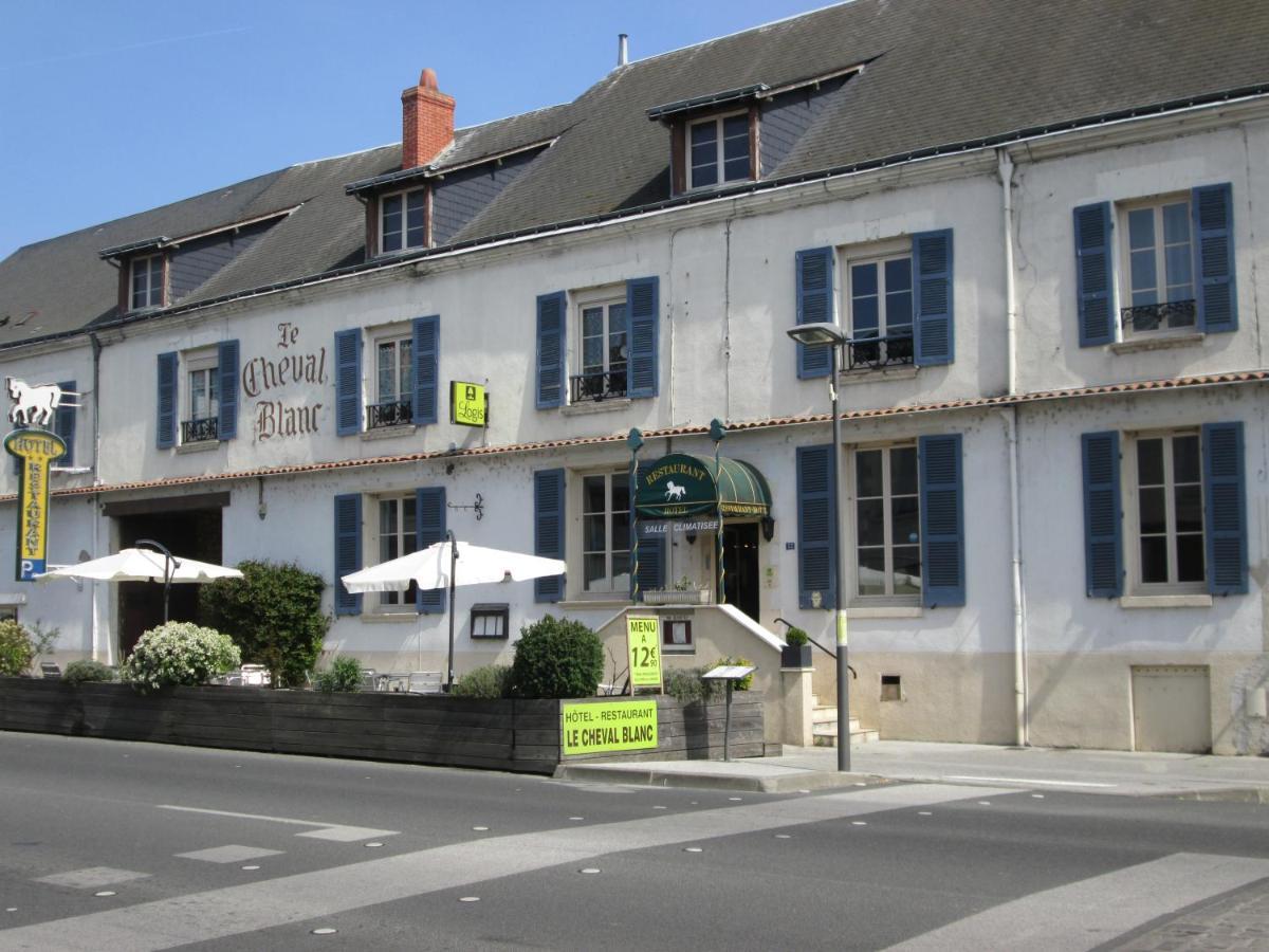 Logis Hostellerie Du Cheval Blanc Sainte Maure de Touraine Bagian luar foto