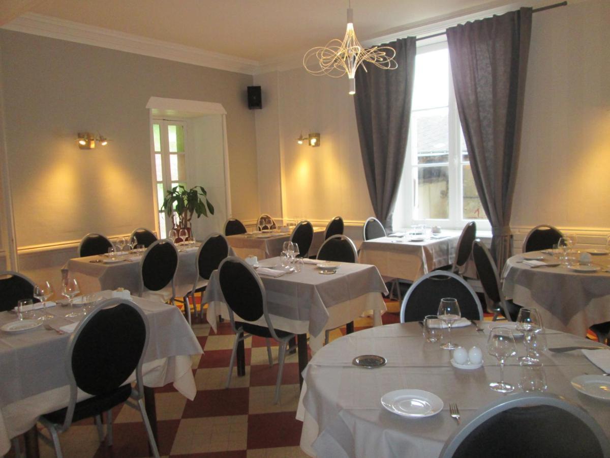 Logis Hostellerie Du Cheval Blanc Sainte Maure de Touraine Bagian luar foto