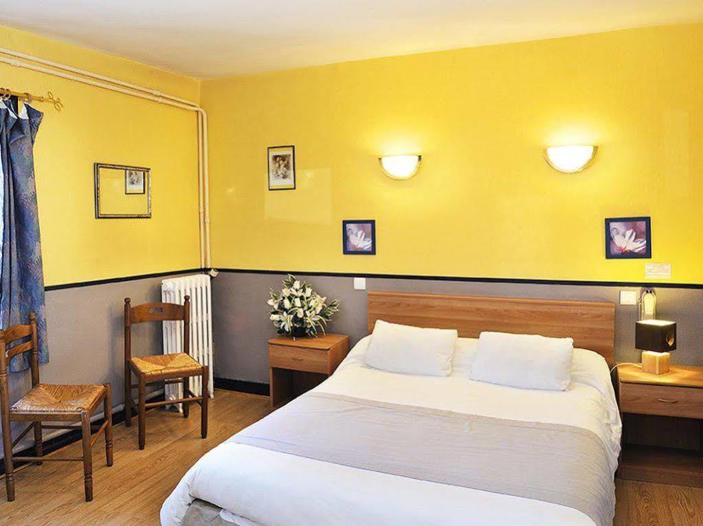 Logis Hostellerie Du Cheval Blanc Sainte Maure de Touraine Bagian luar foto