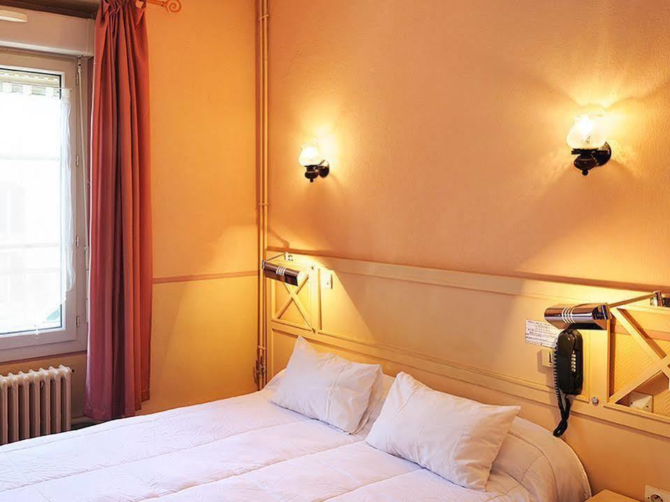 Logis Hostellerie Du Cheval Blanc Sainte Maure de Touraine Bagian luar foto